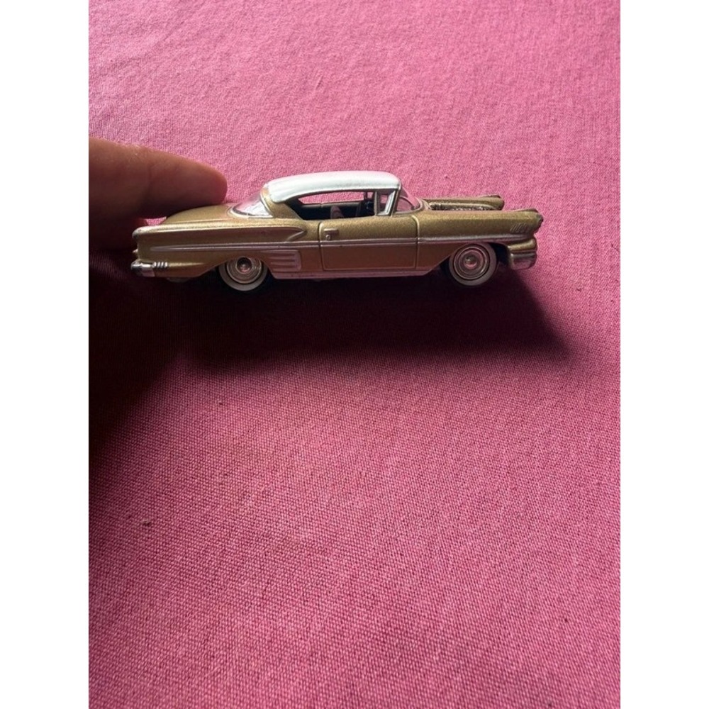Vintage 2000 Johnny Lightning 1958 Chevy Impala Gold White Top Diecast Ca